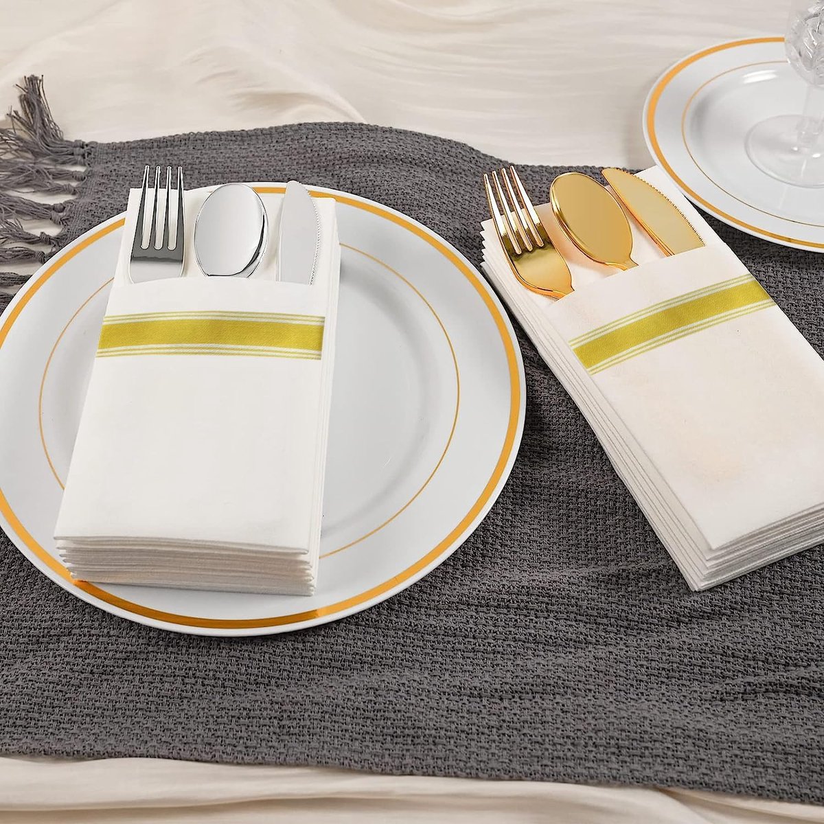 Diner Servetten Doek Zoals met Ingebouwde Flatware Pocket, Bruiloft Feest Linnen Voel Wit Servet, Voorgevouwen voor Zilverwerk, Pack van 50 (Goud, 100Count)