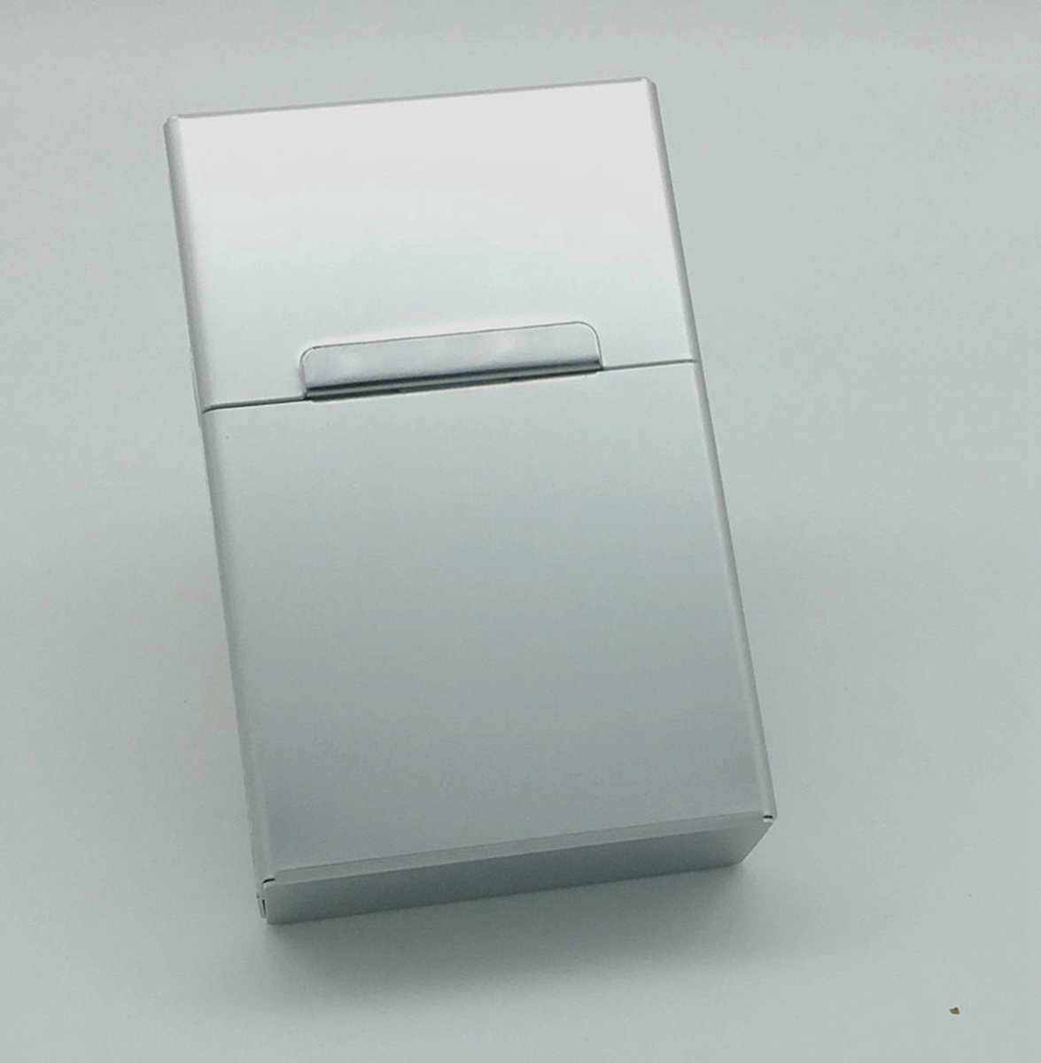 Goedkoopste Sigaretten Doosje - Zilvere - Aluminium - Sigaretten Houder/Hoesje - Weerbestendig - Stevig en Luxe Opbergdoosje