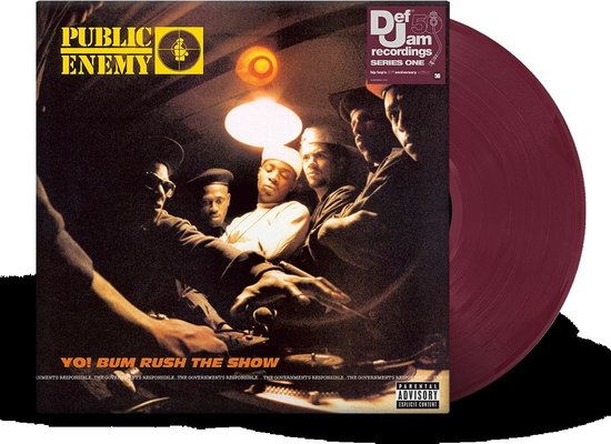 Public Enemy's 'Yo! Bum Rush The Show' album cover. De plaat is bordeauxrood. Def Jam 50th anniversary logo linksboven.