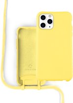 Coverzs Silicone case met koord - Telefoonhoesje met koord - Backcover hoesje met koord - touwtje - geschikt voor Apple iPhone 12 Pro Max - Geel