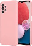 Roze ShieldCase hoesje voor Samsung A13, naast een telefoon met een roze scherm.