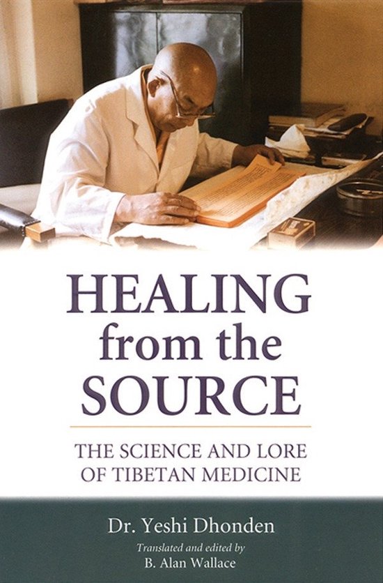 Boek "Healing from the Source: The Science and Lore of Tibetan Medicine", met een man in witte doktersjas die een boek leest.