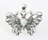 Zilveren vlinder hanger met welo opaal