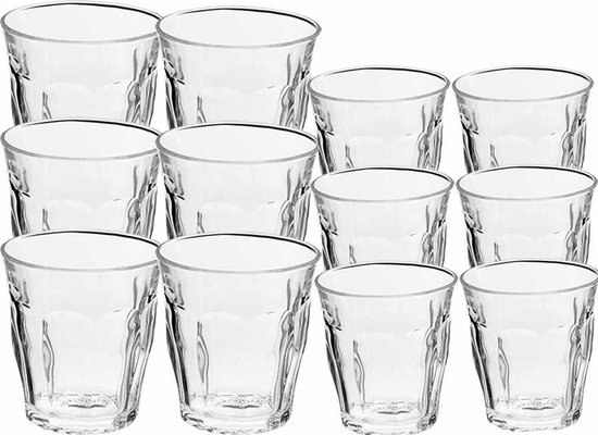 Douze verres Duralex transparents, chacun avec une texture facettée et un fond épais.