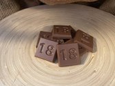 Chocolade cijfers - Getal 18 - Mix Melk Wit en Puur chocolade - 32 stuks - Verjaardag cadeau - 18 jaar