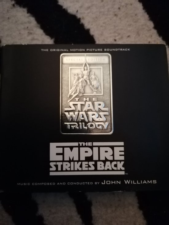 De soundtrack van The Empire Strikes Back, speciale editie. Metalen logo van The Star Wars Trilogy.