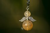 Ange gardien fabriqué avec de la citrine (pierre semi-précieuse), couleur argent, ange chanceux.