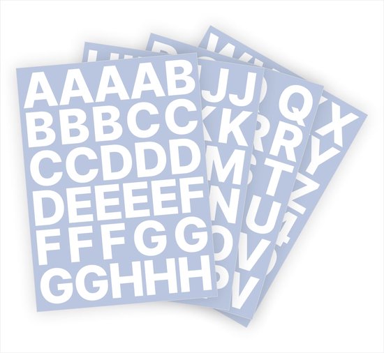 Verschillende vellen met witte letters op lichtblauwe achtergrond, alfabet van A tot Z.