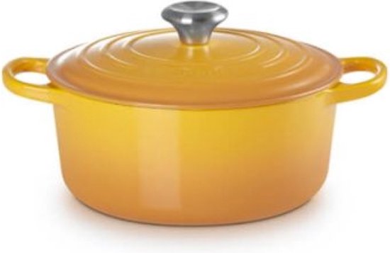 Le Creuset Braadpan Signature Nectar – Ø 20 cm / 2,4 Liter – Ronde Gietijzeren Pan – Perfect voor 2–3 Personen – Emaille Coating in Zonnige Nectar Kleur – Geschikt voor Alle Warmtebronnen incl. Inductie – Tijdloos en Kleurvast