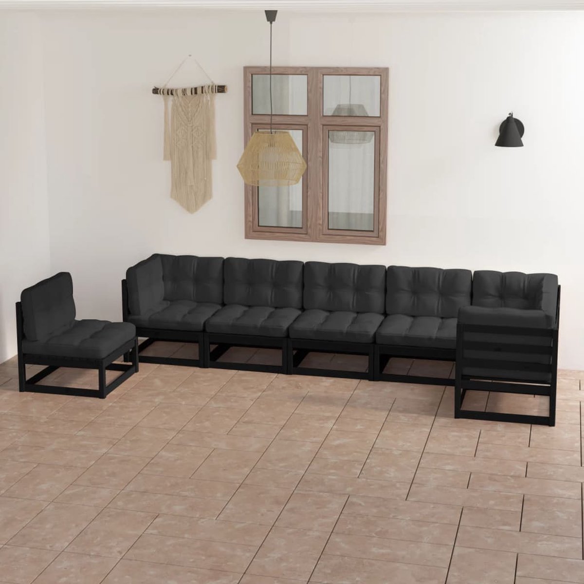 Massief grenenhouten loungeset met kussens in tuinsetting.