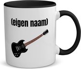 Akyol - zwarte elektrische gitaar met eigen naam koffiemok - theemok - zwart - Gitaar - muziek liefhebbers - gitaristen - gitaar liefhebbers - verjaardag - cadeau - kado - 350 ML inhoud