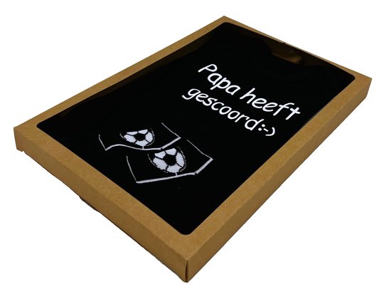 Kraamcadeau brievenbus - zwarte romper en babysokjes, rechtstreekse verzending met kaartje - kraamkado voetbal, kraamcadeau per post van Blessingmees. — afbeelding 3