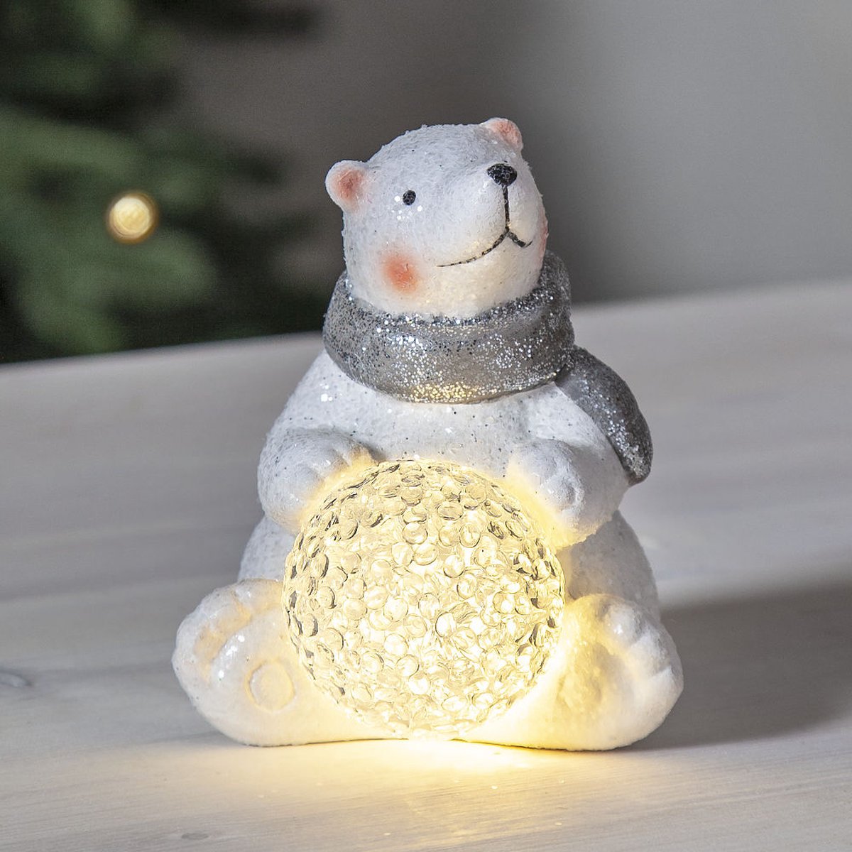 Star Trading ijsbeer met sneeuwbal - LED - 12 x 9 x 11 cm - kunststof - op batterijen