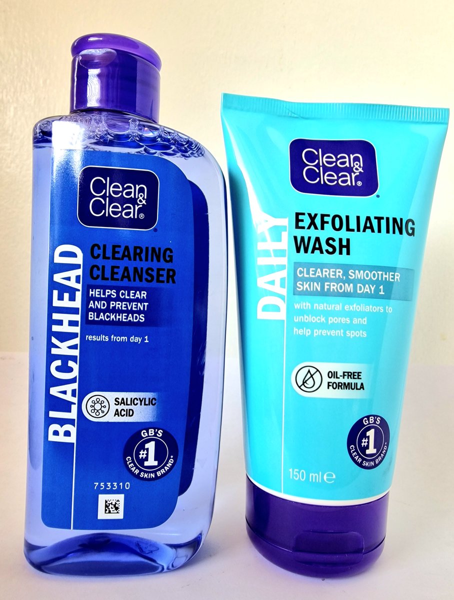 Clean & Clear DUO Daily Exfoliating Wash 150ml + Clearing Cleanser 200ml