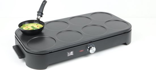 Zwart gourmetstel met 7 lege ronde bakplaten en 1 wokpannetje met groen gerecht.