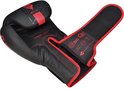 Zwarte bokshandschoen met rode stiksels, "Loma Tech", "Performance", "Ca" en "Connex Skin" opdruk.