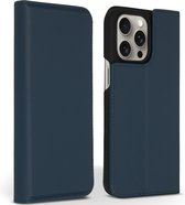 Accezz Hoesje Geschikt voor iPhone 15 Pro Max Hoesje Met Pasjeshouder - Accezz Premium Leather Slim Bookcase - Blauw