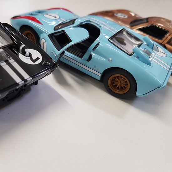 Kinsmart Ford GT40 MKII 1966 Heritage die cast schaalmodel met pullback motor 1:32