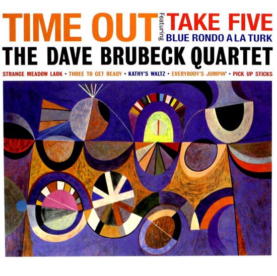 Albumhoes van The Dave Brubeck Quartet met de titel "Time Out" en artwork in abstracte, geometrische vormen.