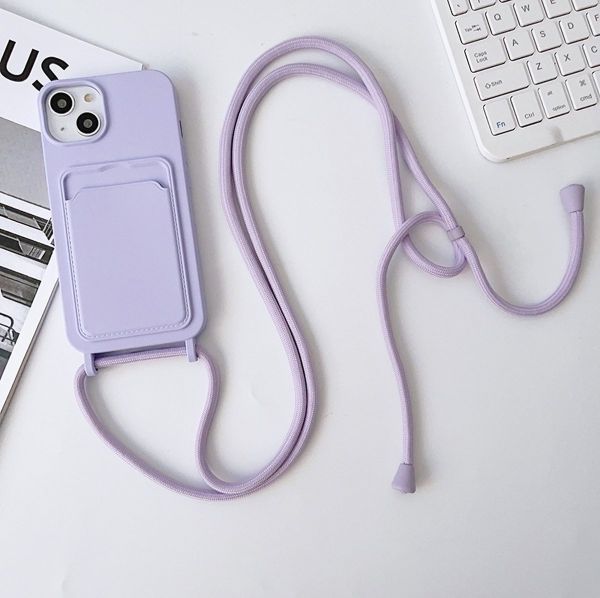 Mobigear Telefoonhoesje geschikt voor Apple iPhone 15 Siliconen met Kaarthouder | Mobigear Lanyard Card Hoesje met koord en Pasjeshouder | Kaarthouder voor 1 Pasje | hoesje met koord Telefoonhoesje voor Pinpas / OV Kaart / Rijbewijs - Paars