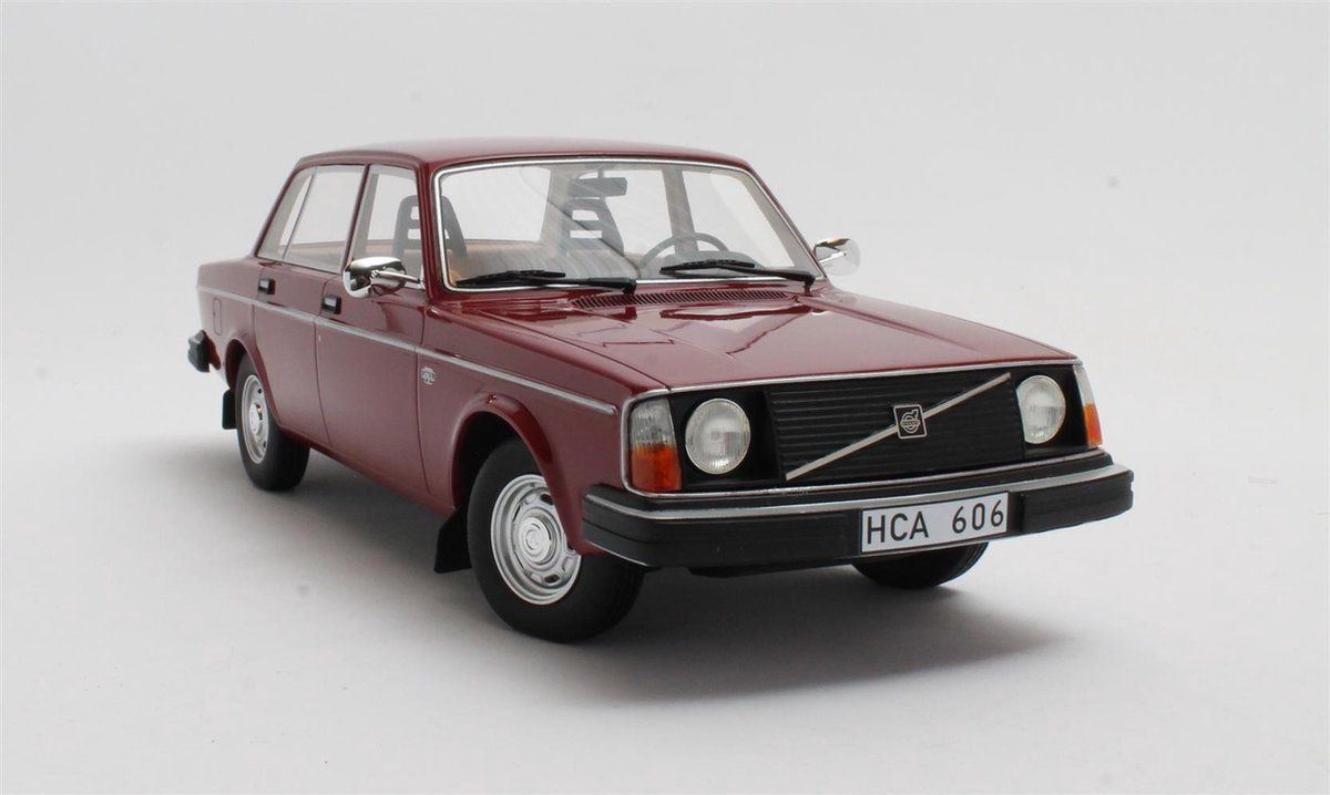 104-048 Cult 1/18 ボルボ 244DL red 1975 104-048 Cult 1/18 ボルボ 244DL red 1975 104-048 Cult 1/18 ボルボ 244DL