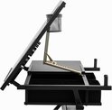 Zij-aanzicht van een kantelbare tekentafel met lades en pottenbak.