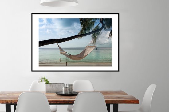 Photo encadrée - Hamac attaché à un palmier près d'une plage Cadre photo noir avec passe-partout blanc xxl 120x80 cm - Affiche encadrée (Décoration murale salon / chambre) / Mer et plage