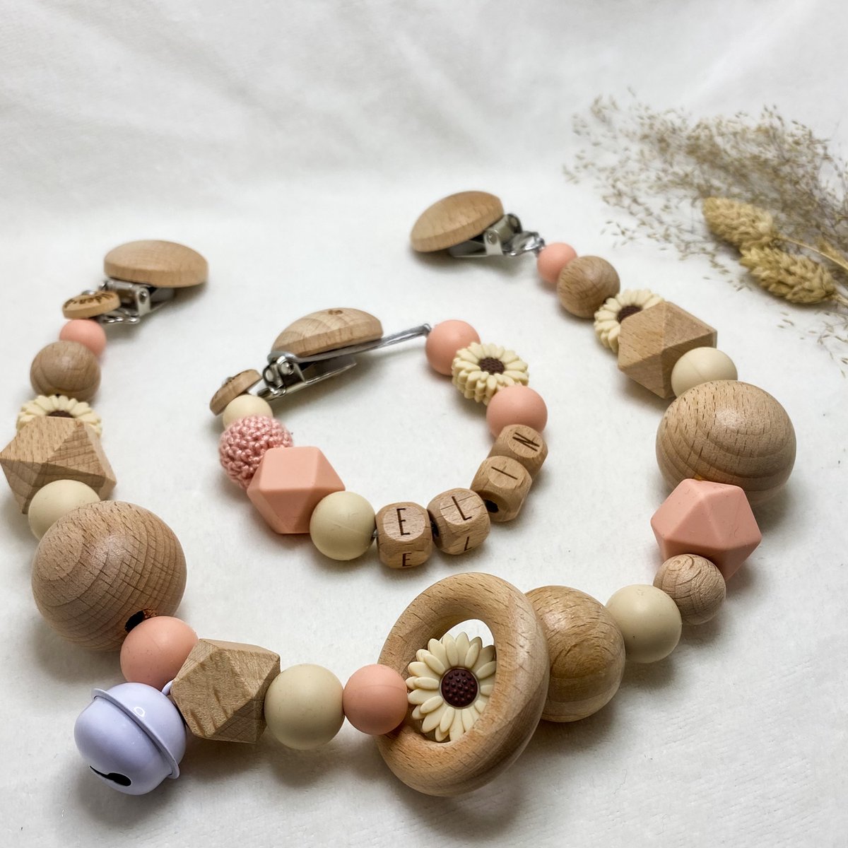 Goedkoopste Baby Chique Uden | Speenkoord met naam en Wagenspanner | Roze Flower | Kraamcadeau | Babyshower | Babygym | Baby born | Gepersonaliseerd