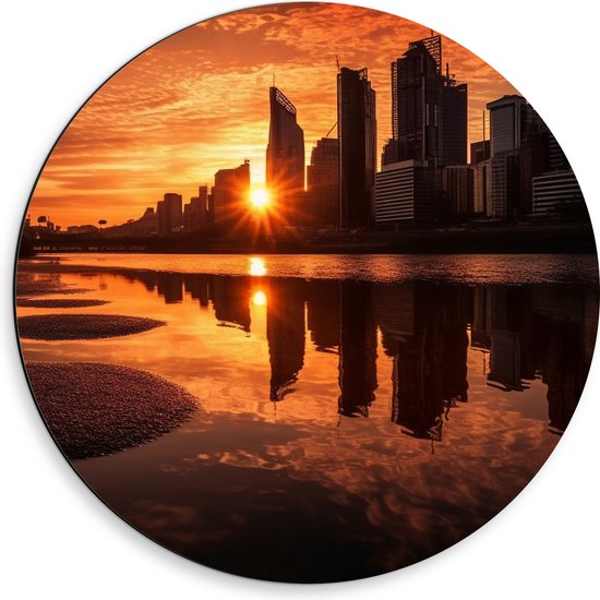 Dibond Muurcirkel - Zon Verdwijnend tussen Wolkenkrabbers aan het Water - 50x50 cm Foto op Aluminium Muurcirkel (met ophangsysteem)