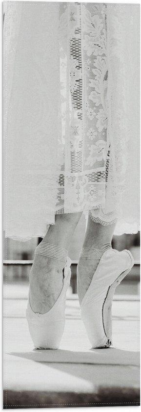 Vlag - Ballerina in Witte Kanten Jurk op Spitzen (Zwart-wit) - 20x60 cm Foto op Polyester Vlag