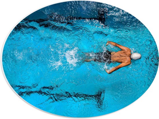 PVC Schuimplaat Ovaal - Bovenaanzicht van Zwemmer met Badmuts - 40x30 cm Foto op Ovaal (Met Ophangsysteem)