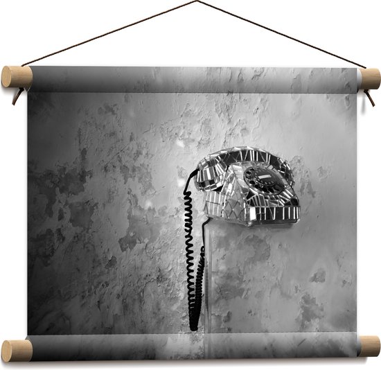 Textielposter - Vaste Telefoon tegen Gevlekte Muur (Zwart-wit) - 40x30 cm Foto op Textiel