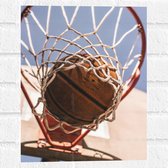 Muursticker - Basketbal in Basket - 30x40 cm Foto op Muursticker
