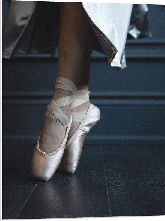 PVC Schuimplaat - Ballerina aan het Dansen op Spitzen - 60x80 cm Foto op PVC Schuimplaat (Met Ophangsysteem)