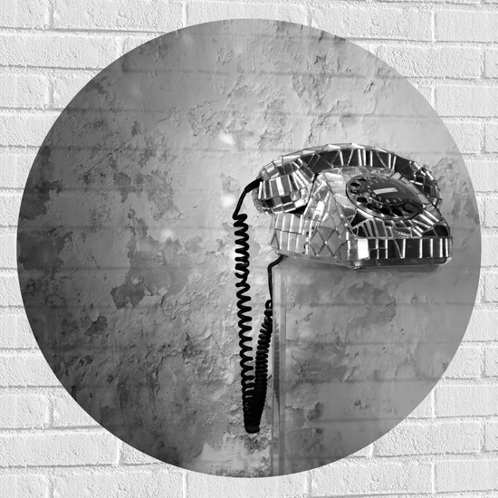 Muursticker Cirkel - Vaste Telefoon tegen Gevlekte Muur (Zwart-wit) - 90x90 cm Foto op Muursticker