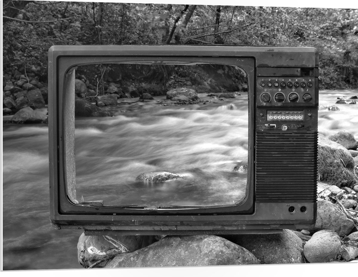 PVC Schuimplaat- Oude Vintage Televisie met Doorkijk op Rivier (Zwart-wit) - 100x75 cm Foto op PVC Schuimplaat