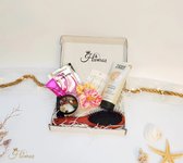 Dames Geschenk - Verzorgingsset 9 stuks - Hawsaz.nl cadeau - Beauty Set - Haarverzorging geschenkset - Cadeausets - Verwenpakket - Gezichtverzorging - Haar elastiek - Scrunshie - Luxe Cadeaupakket - Edelstenen geurkaars vanille - oog masker