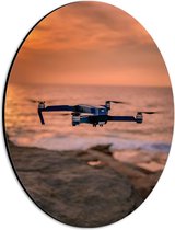 Dibond Ovaal - Drone Vliegend boven Rots in het Water - 21x28 cm Foto op Ovaal (Met Ophangsysteem)
