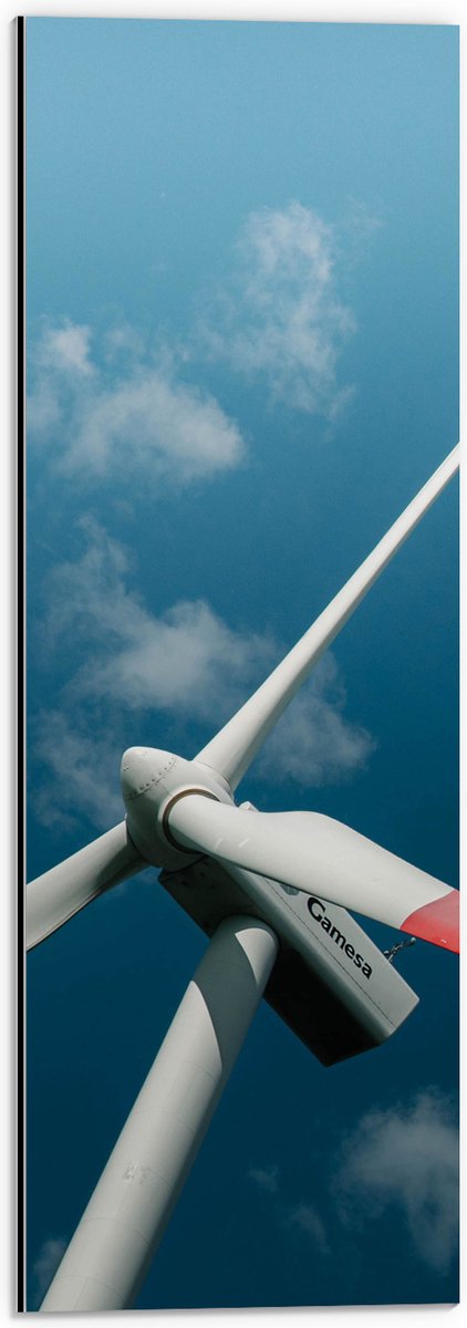 Dibond - Close-up van Windmolen onder Sluierbewolkingc - 20x60 cm Foto op Aluminium (Met Ophangsysteem)