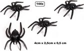 144x Creepy zwarte spin 4cm - Spinnen - Halloween thema feest griezel jungle black spider fun festival dieren