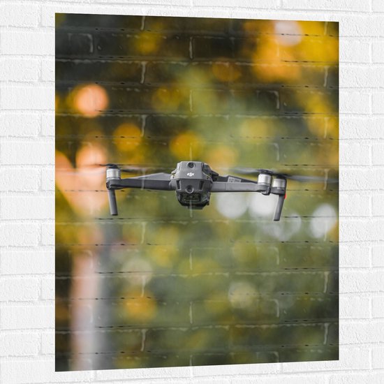 Muursticker - Close-up van Grijze Vliegende Drone - 75x100 cm Foto op Muursticker