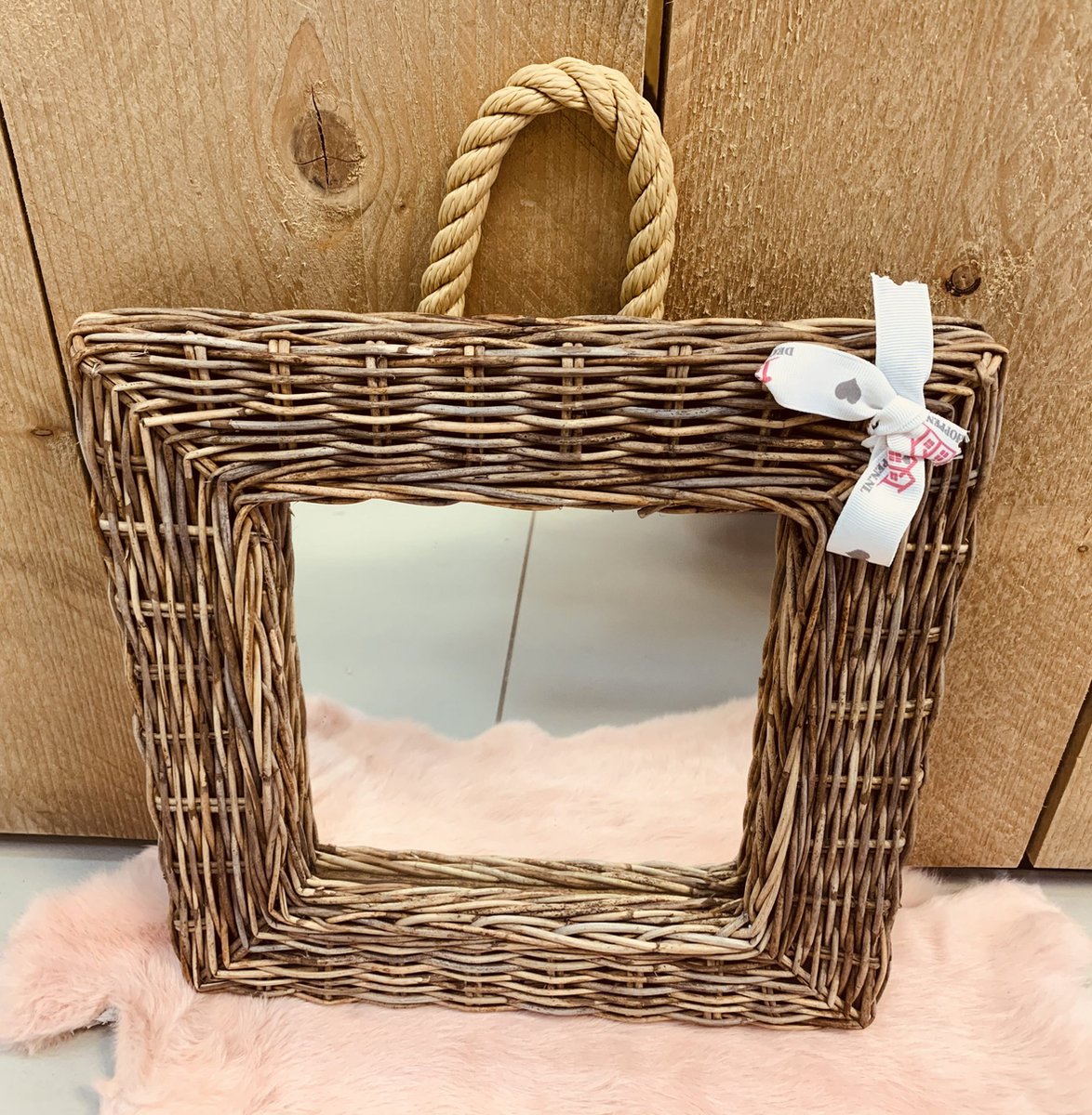 Decoshoppen.nl Rieten Spiegel Vierkant - 30x30 cm - Srimit Grey Riet - Wandspiegel met Touw - Landelijke Stijl - Decoshoppen.nl Natuurtint