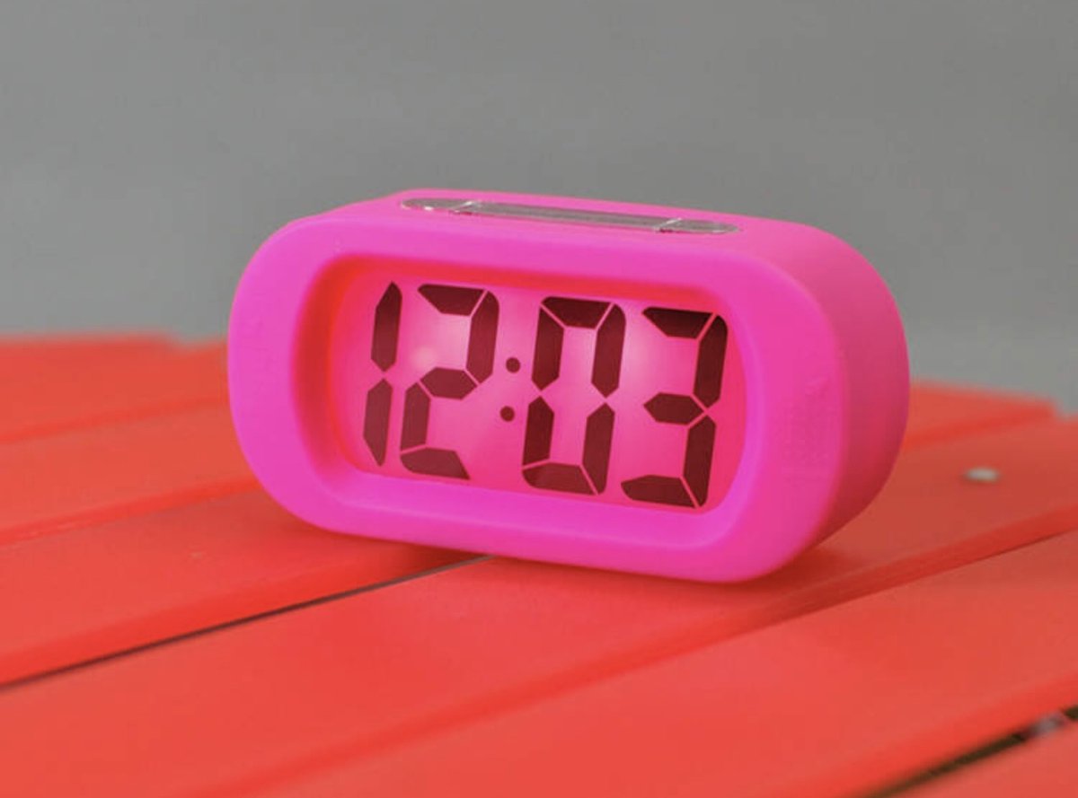 Digitale Wekker Klok - 12 uurs - Makkelijk Instelbaar Alarm met Snooze en licht Functie - AM/PM - Kinderwekker Reiswekker - Digitale LED Klok/Wekker - Trendy Wekker Met Snooze functie - Stevige Alarmklok - Roze — cadeau in Elektronica - foto 2