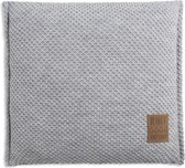 Knit Factory Lynn Sierkussen - Vierkant kussen - Kussen woonkamer - Bank kussen - Decoratie kussen - Licht Grijs - 50x50 cm - Kussenhoes inclusief kussenvulling