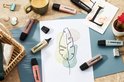 STABILO BOSS ORIGINAL stiften in pastelkleuren rond een schets van een blad.