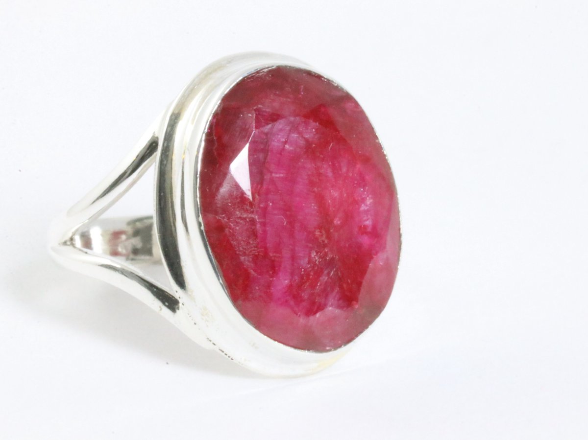 Ovale zilveren ring met robijn - maat 17