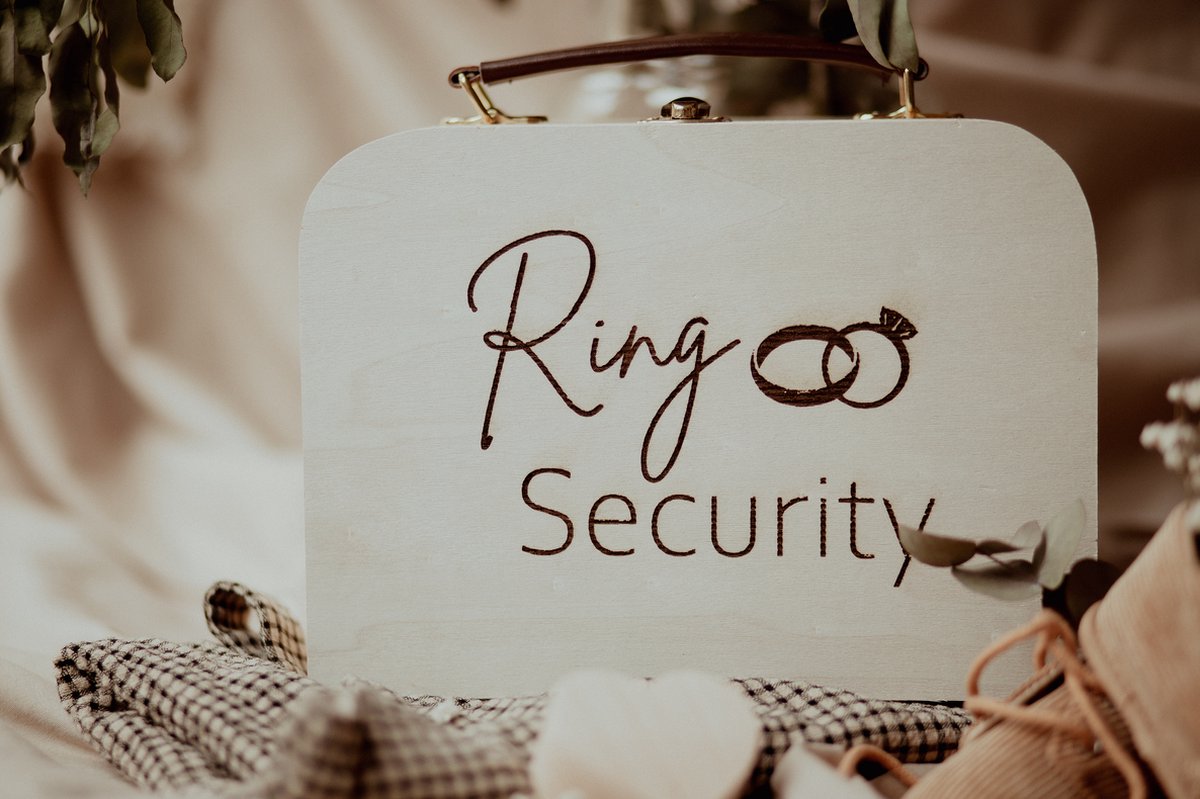 BolleToet houten koffertje - ring security - bruiloft - trouwen - ringen