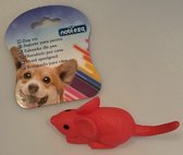 Gemakkelijk om erbij te hebben deze rode muis. Leuk speelgoed voor je hond. Het geeft een piepend geluid als de hond erin bijt. Alleen onder toezicht gebruiken.