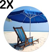 BWK Luxe Ronde Placemat - Blauwe Stoel met Parasol op Prachting Wit Strand - Set van 2 Placemats - 50x50 cm - 2 mm dik Vinyl - Anti Slip - Afneembaar