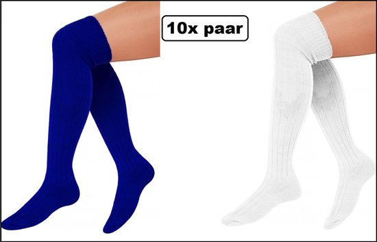 Twee paar gebreide kniekousen, één paar kobaltblauw, één paar wit. Getoond op benen.